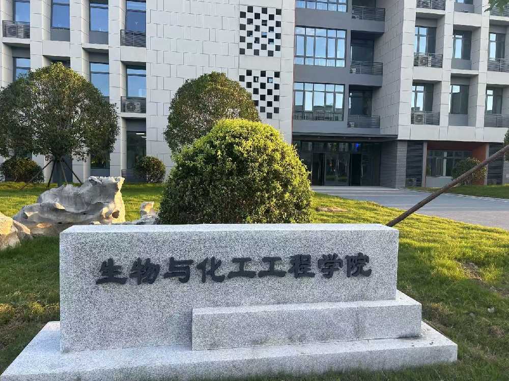 西林县扬州职业大学体育场高杆灯项目